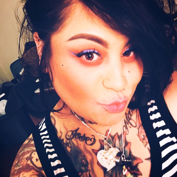 Meet your Posher, Carla - Picture 2 of 3